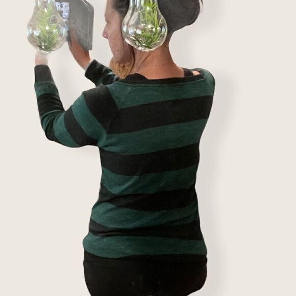 TNA Delmar XS Black & Green Scoopneck Long-sleeve Pullover - Picture 2 of 6